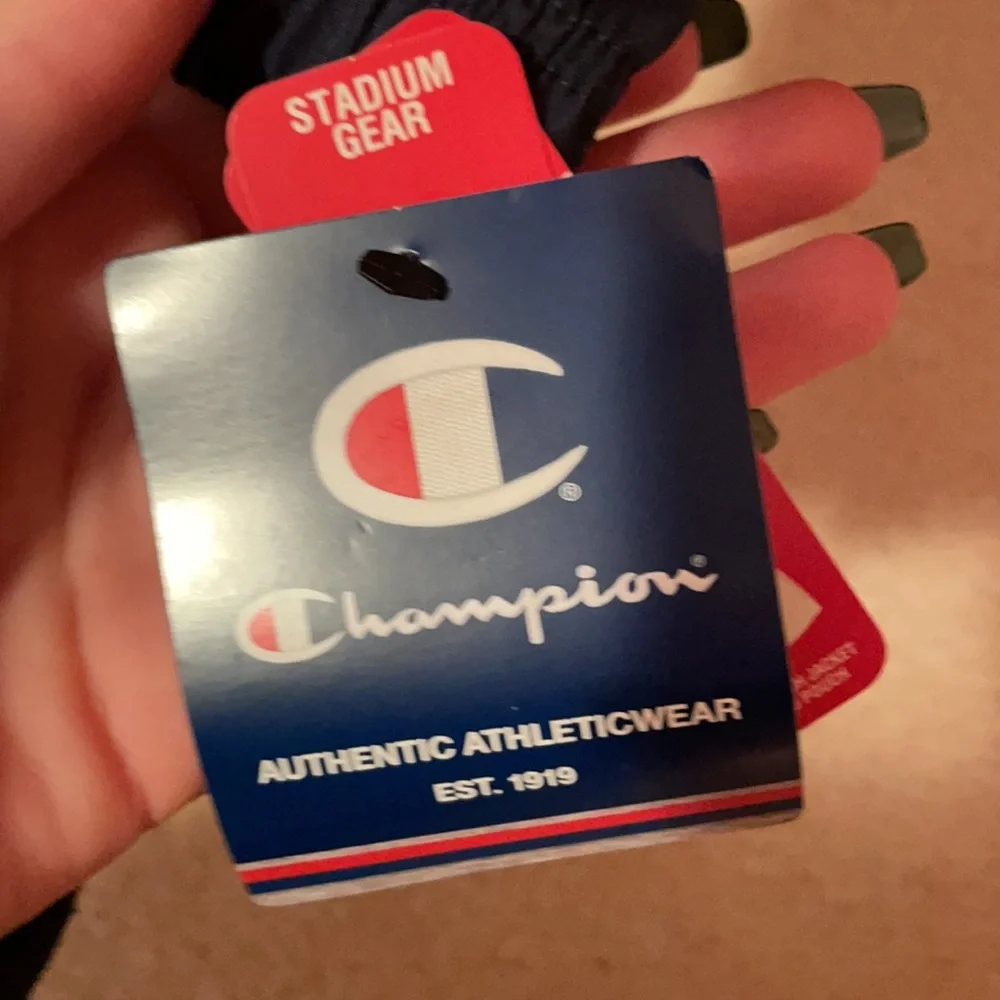 Champion brand unisex wind breaker - Picture 2 of 5